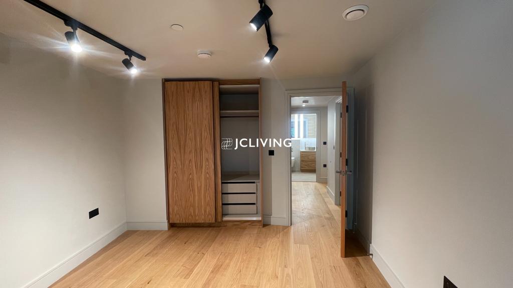 Tower bridge road, London, SE1 2 bed flat to rent £3,467 pcm (£800 pw)