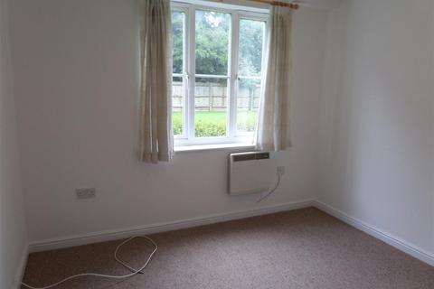 2 bedroom flat to rent, St. James Gardens, Little Heath