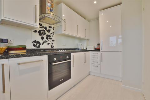 1 bedroom flat for sale, Pennine Road, Slough