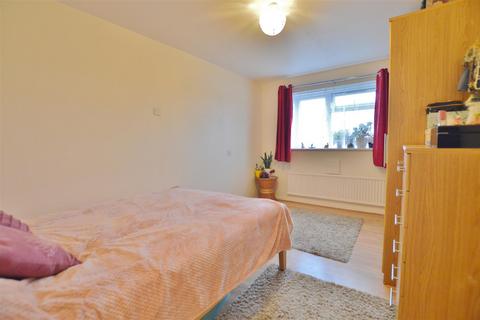 1 bedroom flat for sale, Pennine Road, Slough