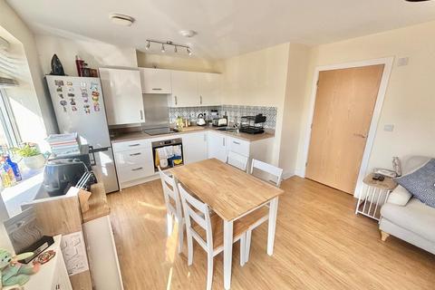 2 bedroom flat for sale, Signal Way, Chippenham