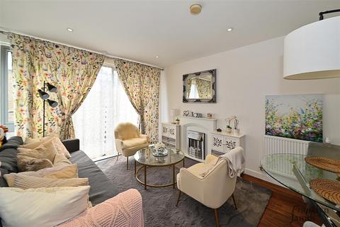 2 bedroom apartment for sale, Felix Point, Epstein Square, London, E14