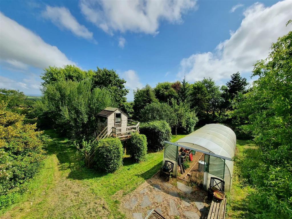Elevated polytunnel.jpg