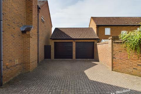 4 bedroom detached house for sale, Homestead Place, Aylesbury