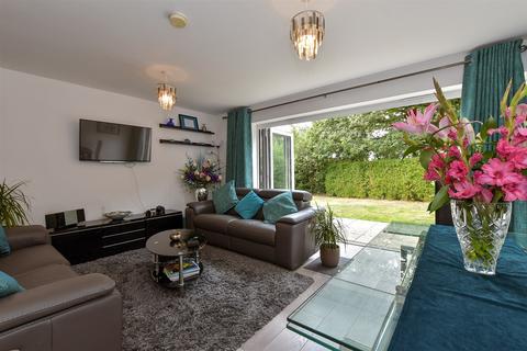 4 bedroom townhouse for sale, Portland View, Wickford, Essex