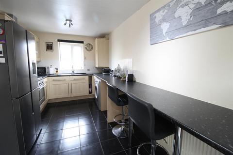 3 bedroom detached house for sale, Kings Court, Glossop