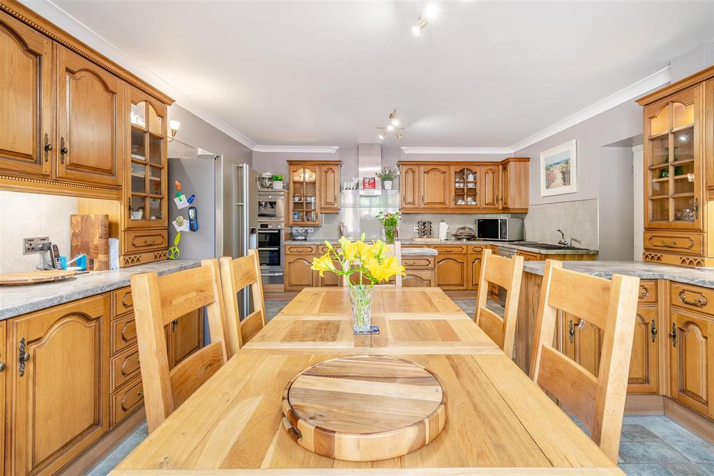 8607986-interior53.jpg