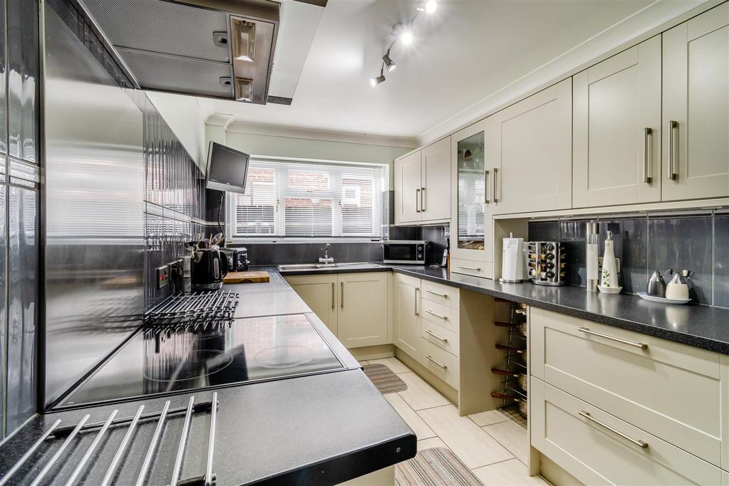 8607986-interior40.jpg
