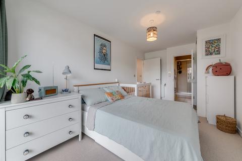 2 bedroom flat for sale, Horizons Tower, 1 Yabsley Street, London