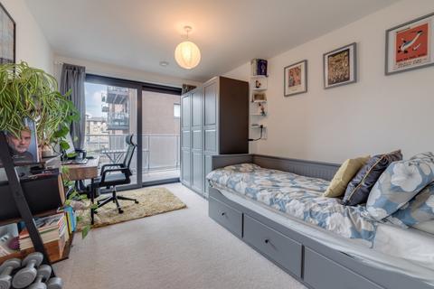 2 bedroom flat for sale, Horizons Tower, 1 Yabsley Street, London