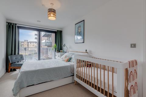 2 bedroom flat for sale, Yabsley Street, London