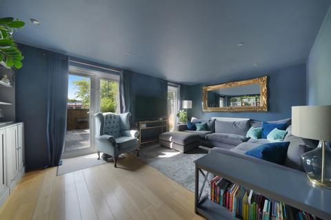 15 Redwood Close, London, SE16 5NJ