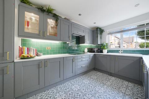 15 Redwood Close, London, SE16 5NJ