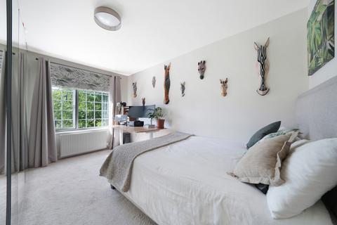 15 Redwood Close, London, SE16 5NJ