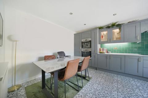 15 Redwood Close, London, SE16 5NJ
