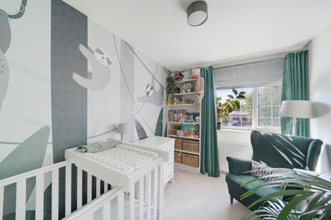 15 Redwood Close, London, SE16 5NJ