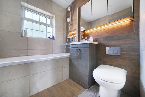 15 Redwood Close, London, SE16 5NJ