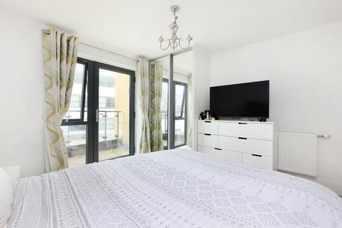 2 bedroom flat for sale, Knightley Walk, Wandsworth, London