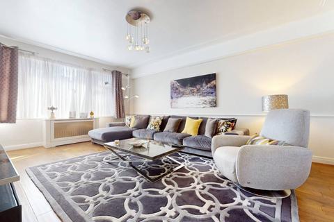 3 bedroom flat for sale, Hallam Street, London W1