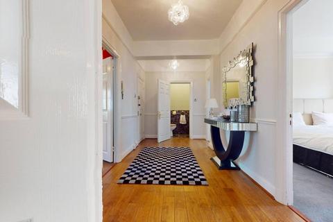 3 bedroom flat for sale, Hallam Street, London W1