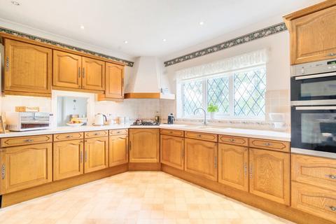 Lynwood Badgers Holt, Storrington, Pulborough, RH20 3ET