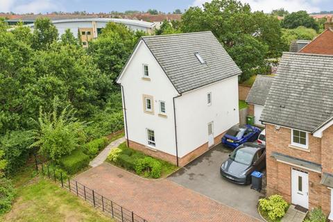 4 bedroom detached house for sale, Nightingale Avenue, Warwick