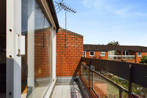 14 Warsaw Close, Ruislip, HA4 6RJ