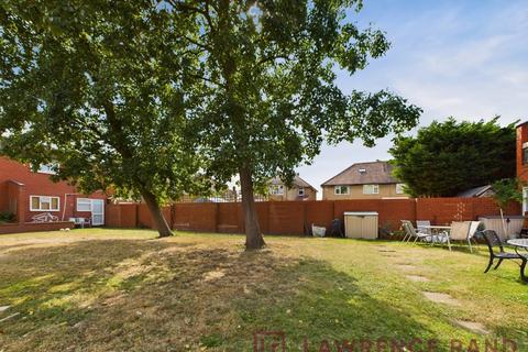 14 Warsaw Close, Ruislip, HA4 6RJ