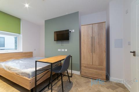 Studio to rent, Munden Street, London, W14