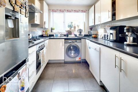 4 bedroom end of terrace house for sale, Rainbow Gardens, Dartford