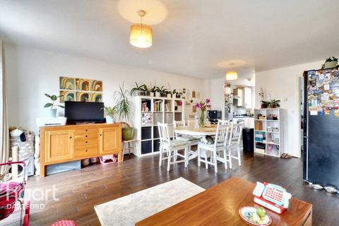 4 bedroom end of terrace house for sale, Rainbow Gardens, Dartford