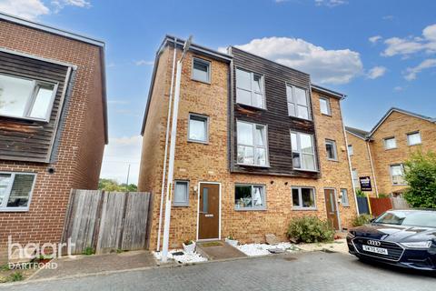 4 bedroom end of terrace house for sale, Rainbow Gardens, Dartford