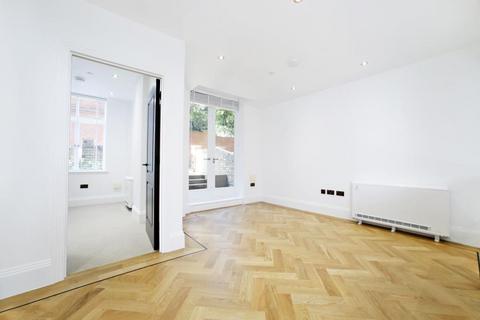 3 bedroom apartment to rent, OAKWOOD COURT KENSINGTON W14