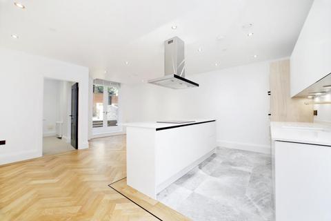 3 bedroom apartment to rent, OAKWOOD COURT KENSINGTON W14