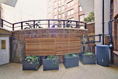 3 bedroom apartment to rent, OAKWOOD COURT KENSINGTON W14