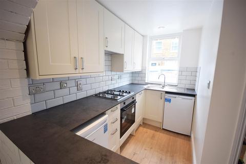 3 bedroom terraced house to rent, Lion Road, Twickenham