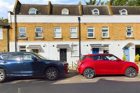 3 bedroom terraced house to rent, Lion Road, Twickenham