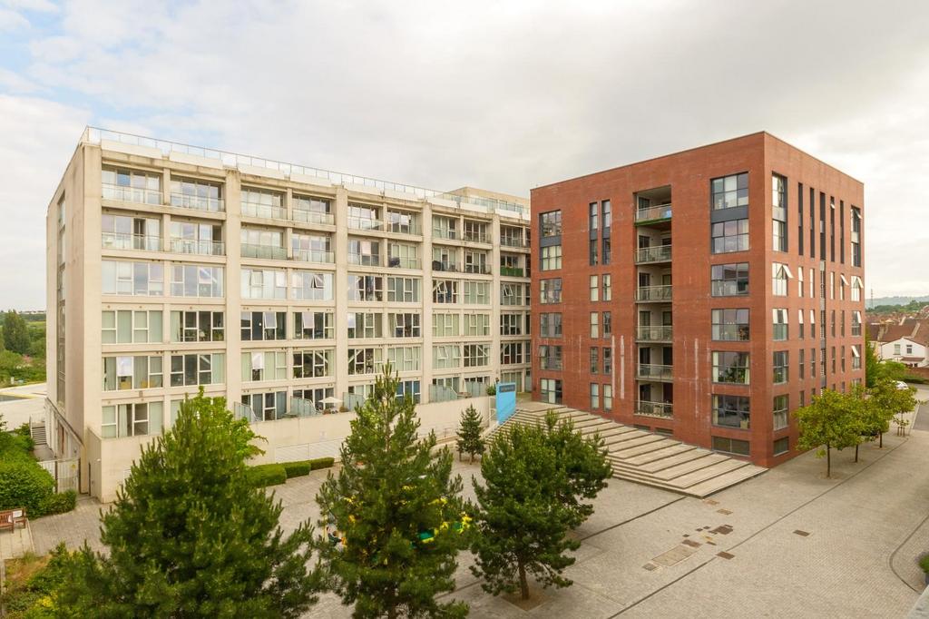 TNIOPRIA605 - External A.jpg