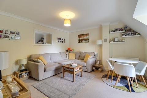 1 bedroom flat for sale, Haymeads Drive, Esher, KT10