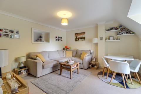Flat 17, Hanover Court Haymeads Drive, Esher, KT10 9BJ