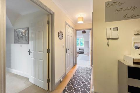 Flat 17, Hanover Court Haymeads Drive, Esher, KT10 9BJ