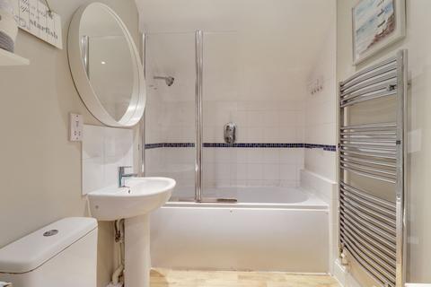 Flat 17, Hanover Court Haymeads Drive, Esher, KT10 9BJ