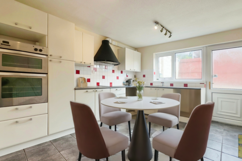 11 Twyn Teg, Neath, SA10 7RN