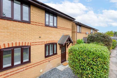 2 Blacksmiths Close, Stotfold, Hitchin, SG5 4QR