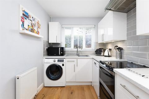 2 Blacksmiths Close, Stotfold, Hitchin, SG5 4QR