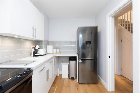 2 Blacksmiths Close, Stotfold, Hitchin, SG5 4QR