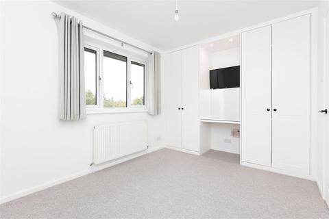 2 Blacksmiths Close, Stotfold, Hitchin, SG5 4QR