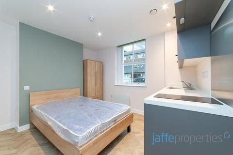 Studio to rent, Munden Street, London, W14