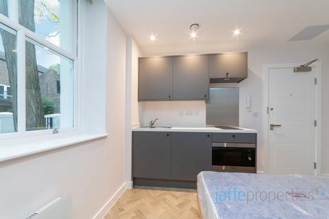 Studio to rent, Munden Street, London, W14