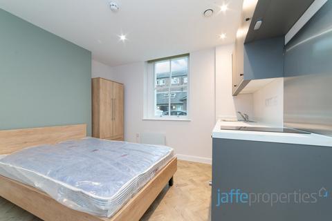 Studio to rent, Munden Street, London, W14